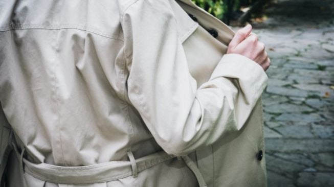 Aksi Pedagang Pamer Alat Vital ke Anak Sekolah di Tangerang Berakhir Tendangan Polisi Reaksi Warganet Terpecah