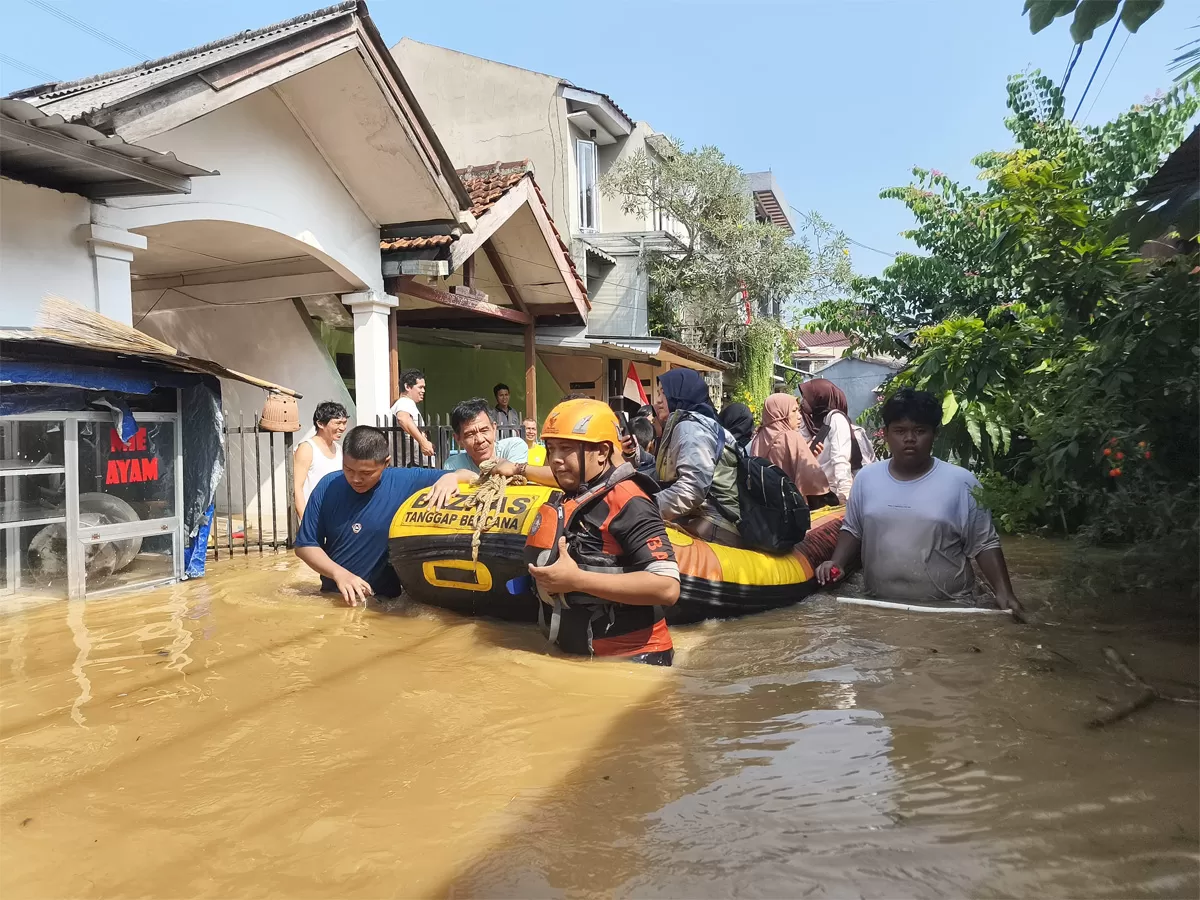 BAZNAS Bergerak Cepat Evakuasi Korban Banjir Tangerang Selatan