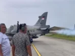 Pesawat Hawk TNI AU Gunakan Smoke Trail Bekas Pesawat Tua Rayakan HUT RI