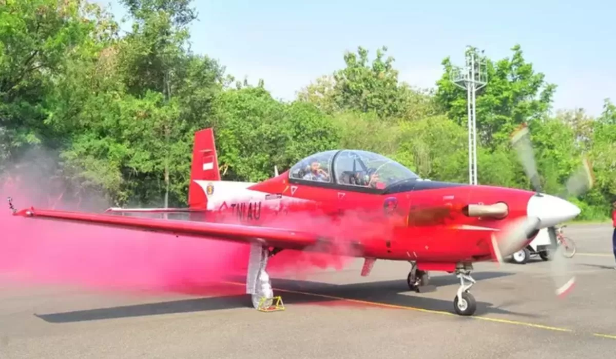 Pesawat TNI AU Hibur Warga Aksi Aerobatik Warnai HUT RI ke 78