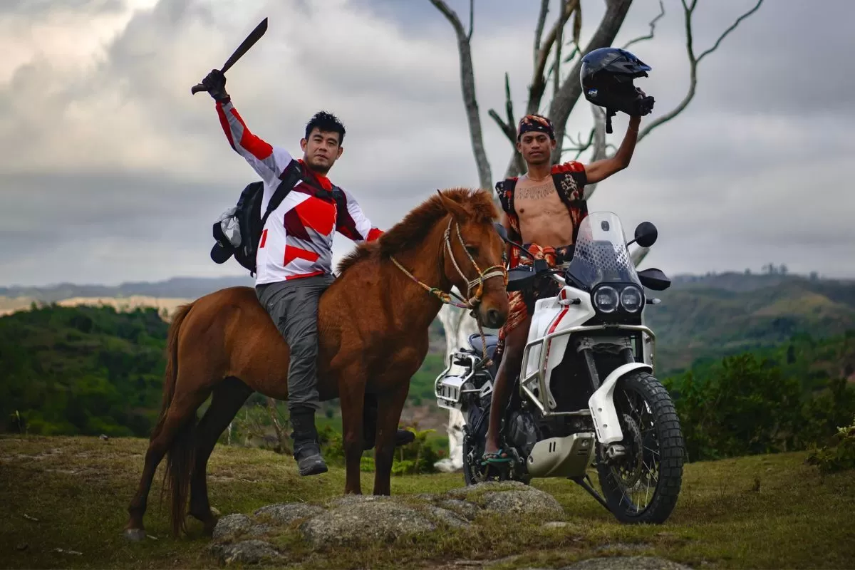 Petualangan Menakjubkan Rowby Ducati DesertX di Pulau Sumba