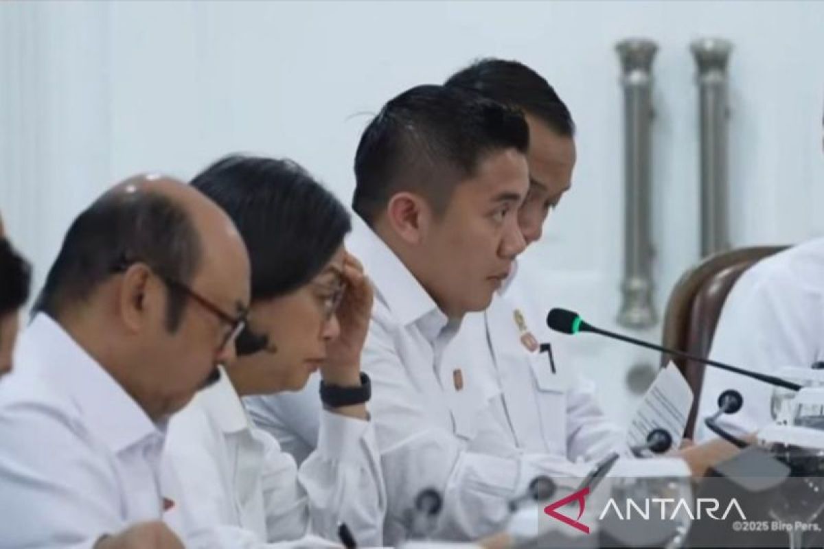 Prabowo Pimpin Sidang Kabinet Teddy Seskab Jadi Moderator Utama