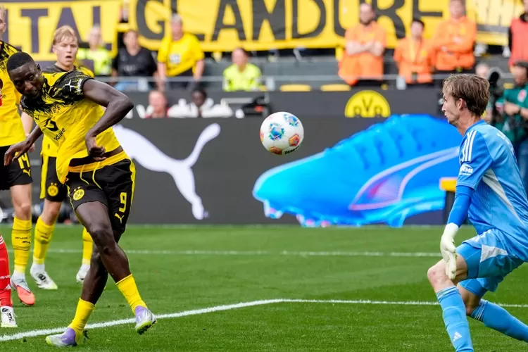 Barcelona Incar Bintang Dortmund Rp17 T Pengganti Lewandowski Flick Siap Kudeta