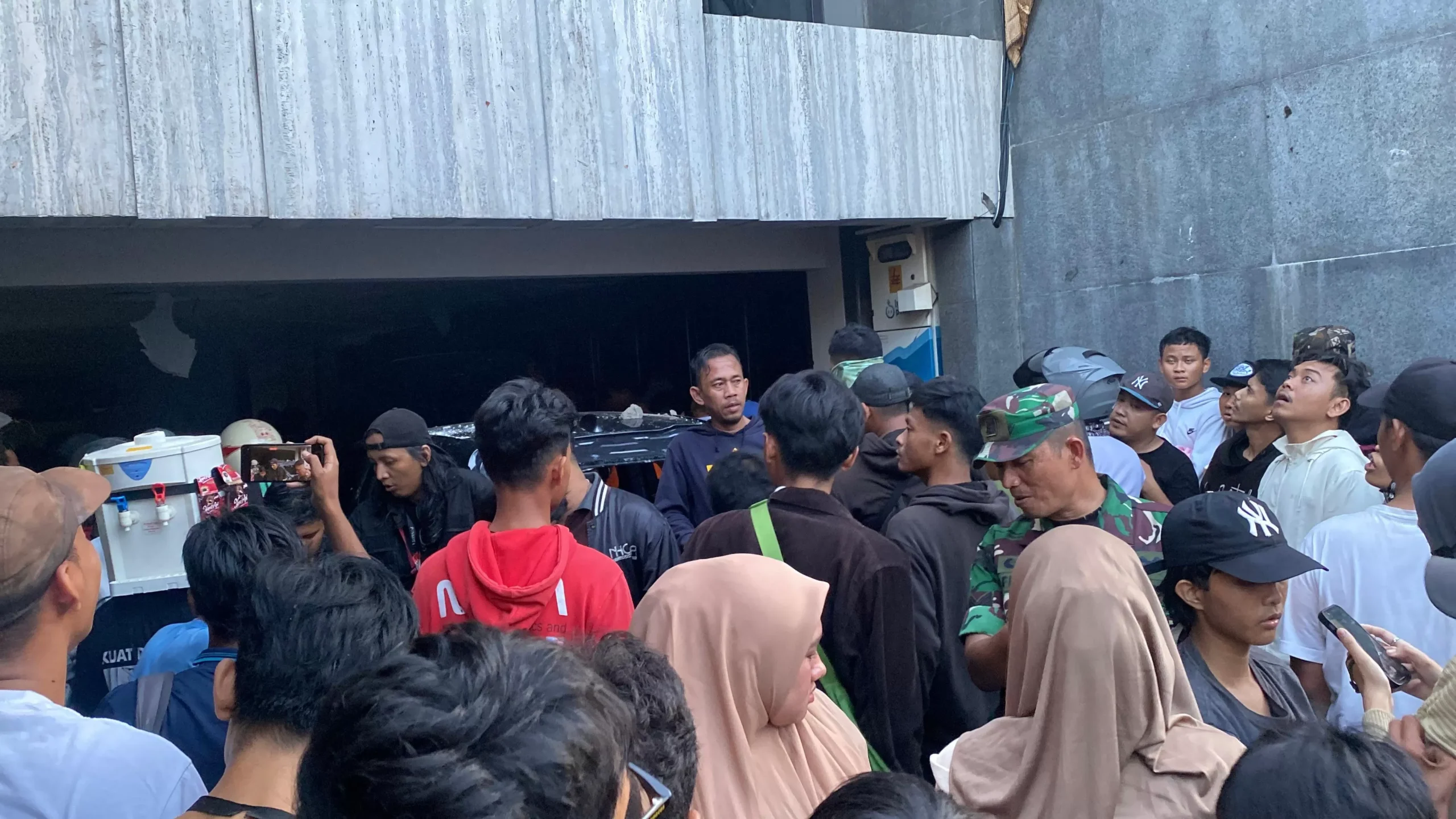 Bongkar Kasus Penjarahan Rumah Sahroni Polda Metro Jaya Turun Tangan scaled