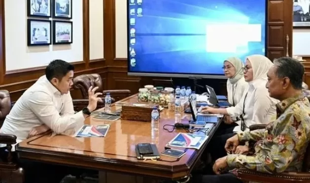 Rahasia Perbaikan Fasilitas Umum Bocoran Diskusi MenPU dan Seskab Dini Hari
