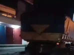 Pandeglang Meradang Truk Sumbu Tiga Biang Kerok Jalan Rusak Warga Murka